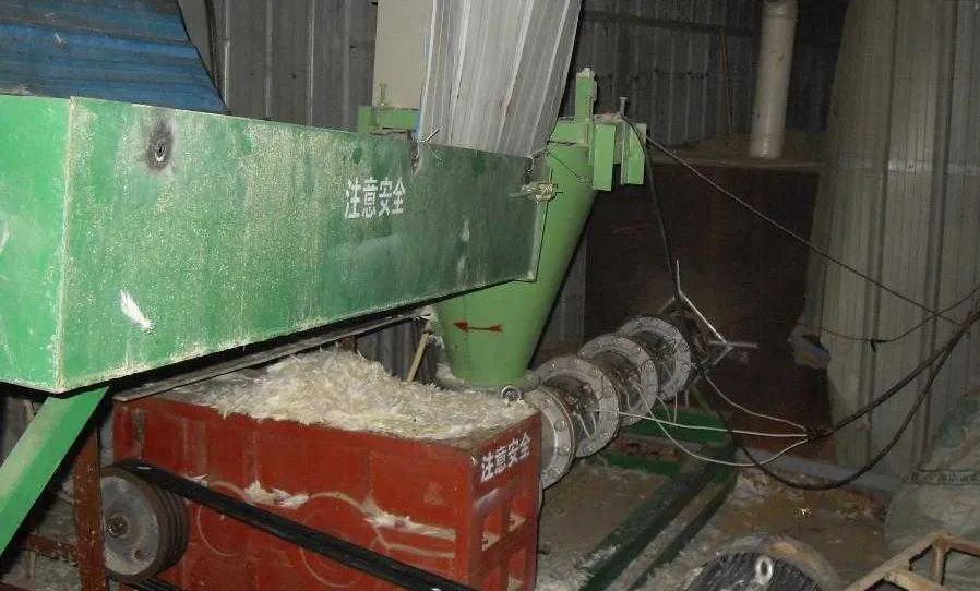羽毛粉加工腥味、苦味、惡臭味混雜，看工業(yè)除臭劑如何快速除臭！