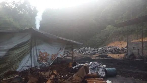 廢舊輪胎煉油廢氣污染，車間惡臭問題可利用潔匠凈化除臭劑解決.jpg