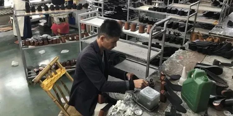 Dejing的凈??制鞋廠除臭劑，治理揮發(fā)性有機化合物(VOC)廢氣.jpg
