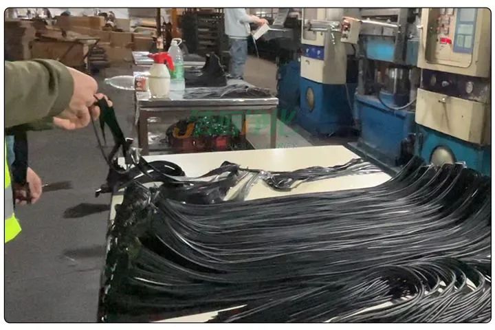 橡膠配件加工廠氣味難聞，傷害人體；廢氣除臭用Dejing的凈?！.jpg
